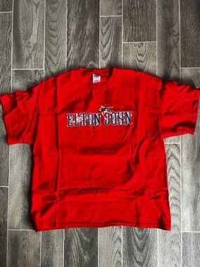 Vintage y2k Elton John rocket man tour tee red size XL
